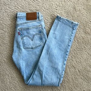 Levi Wedgie Straight Jeans Light Wash - 25